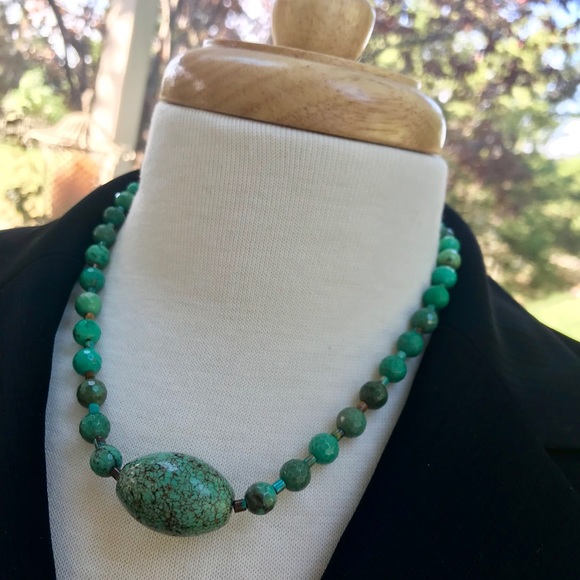 Green Turquoise ~ Beaded Necklace - Picture 5 of 8